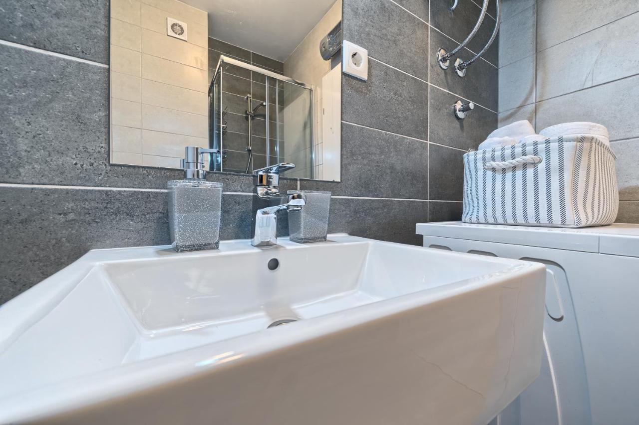 Modern Apartments With Sea View 150 Meters To Beach Каштела Экстерьер фото