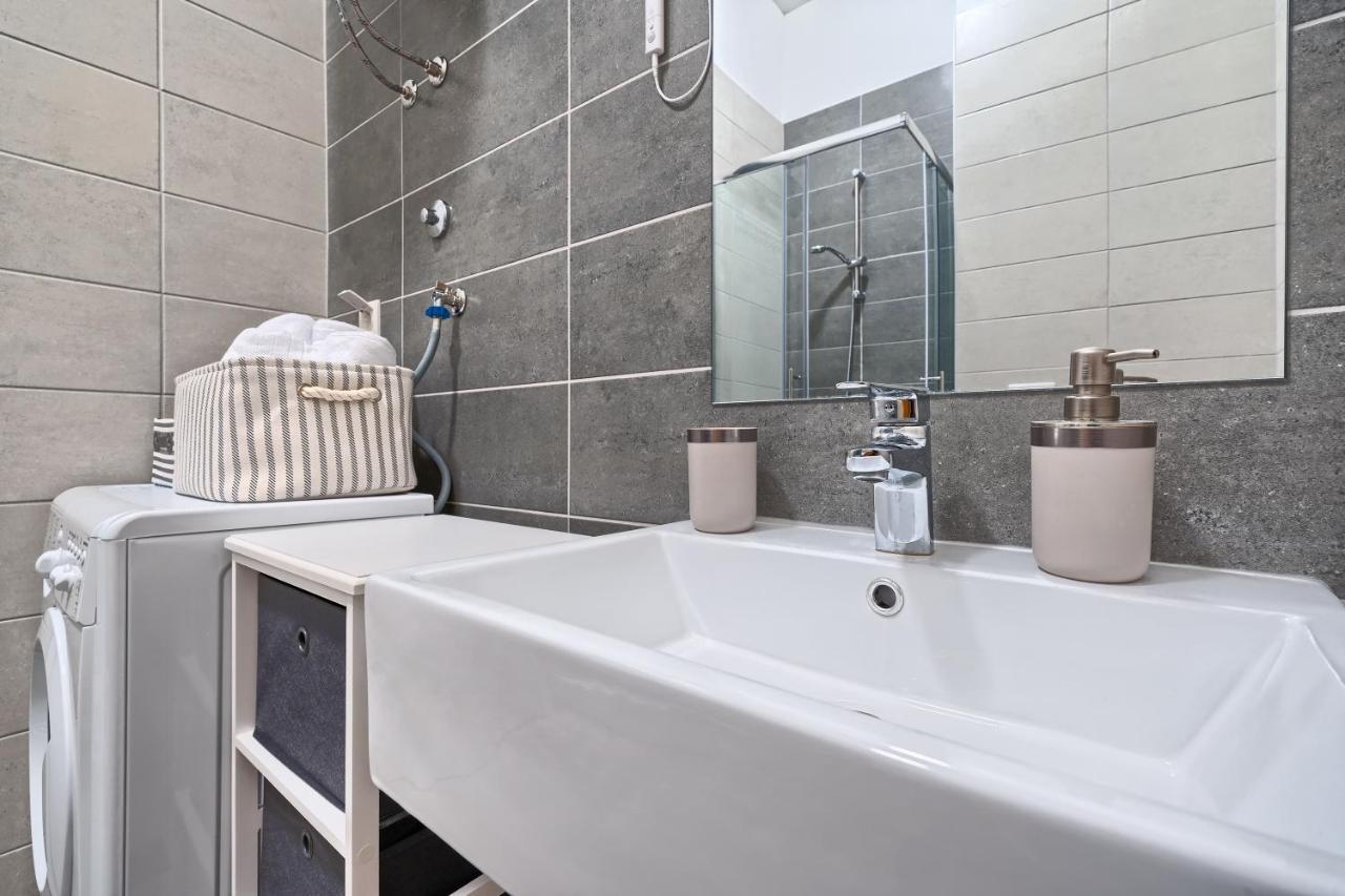 Modern Apartments With Sea View 150 Meters To Beach Каштела Экстерьер фото